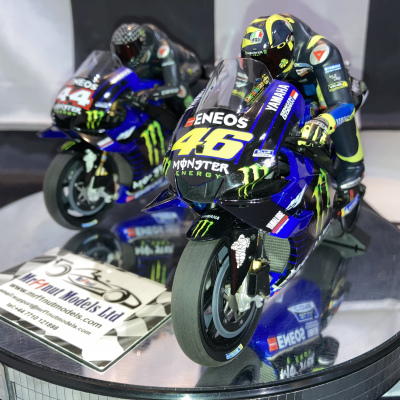 Valentino Rossi/Lewis Hamilton 1:12 'Rider swap' Valencia 2019