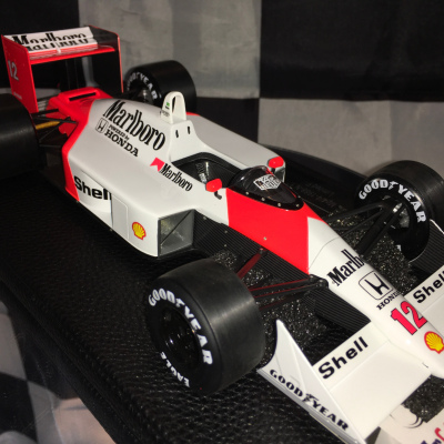 Ayrton Senna 1:18 McLaren Honda MP4/4 World Champion 1988